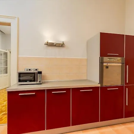 Bold Base Apartment
