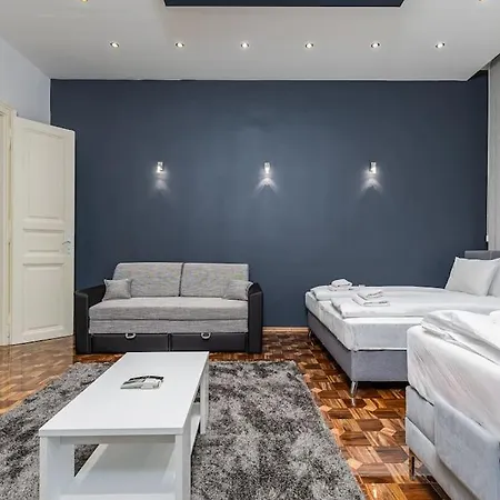 Apartament Base One *