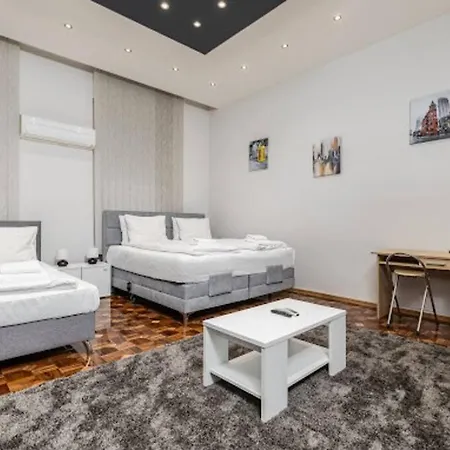 Bold Base * Budapest